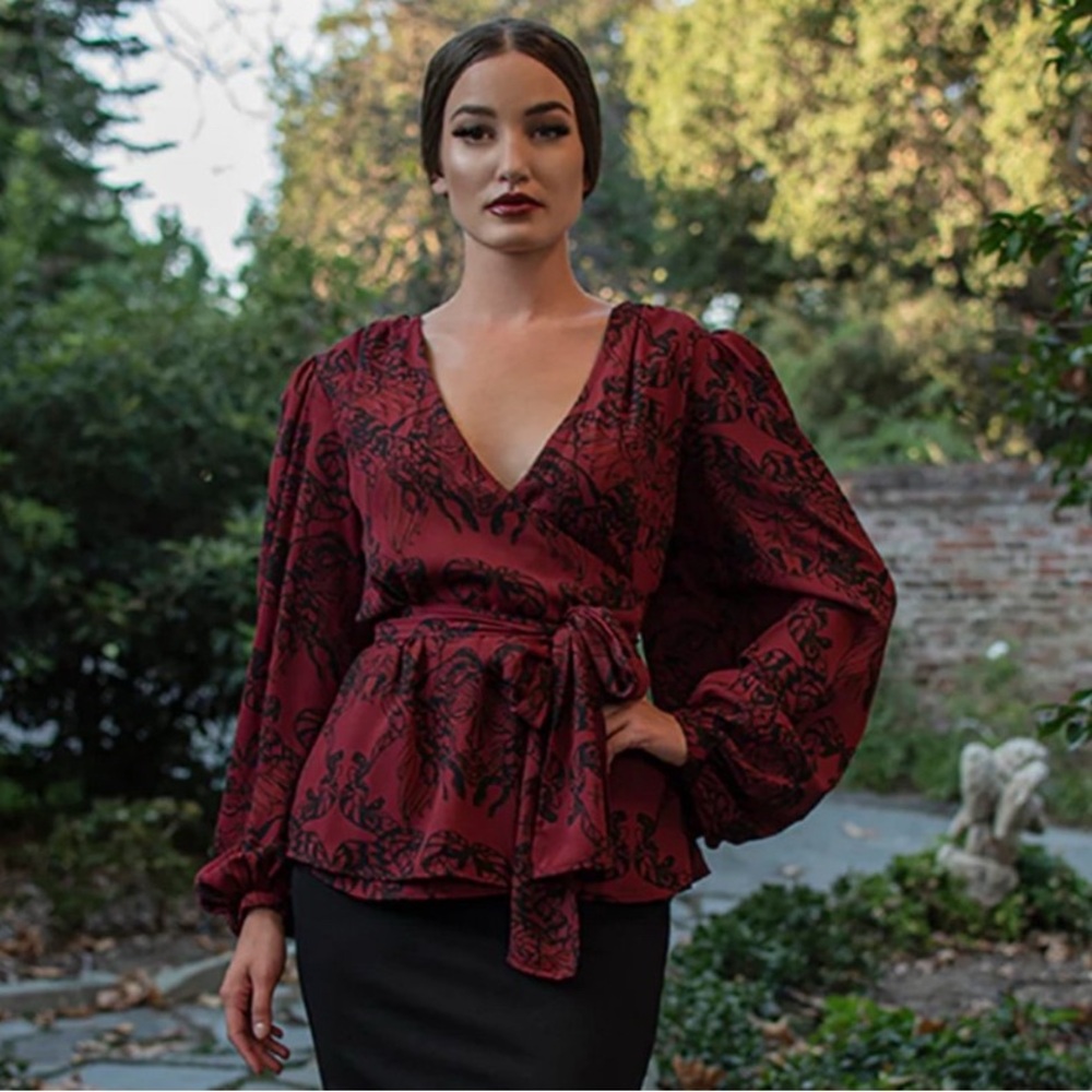 La Femme en Noir Wrap Top
